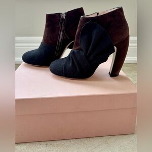 Miu Miu Calzature Donna Chocolate Brown Suede with Felt Bow Ankle Booties 37